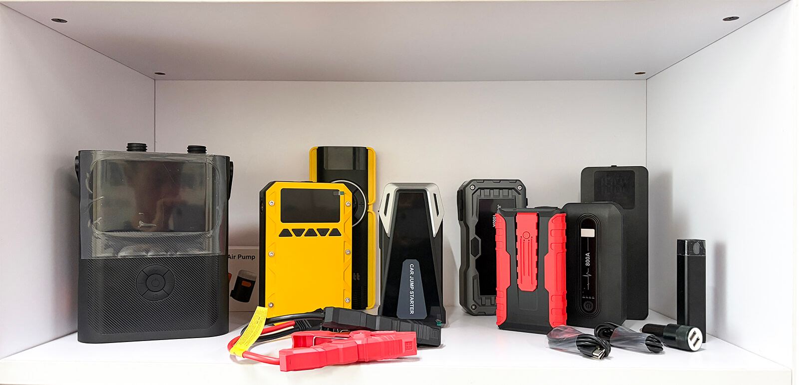 Real car jump starter samples and accessories from Tuomo Technology